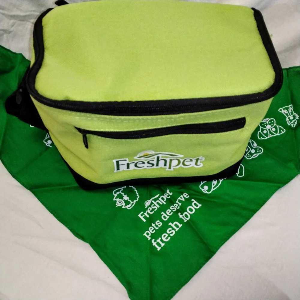 Freshpet cooler bag keeps food cold & fresh, lightweight - plus cute pet bandana